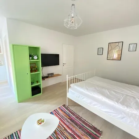 Beautiful White Studio Lejla Apartment *