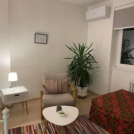 Beautiful White Studio Lejla Apartment *