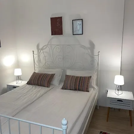 Beautiful White Studio Lejla Apartment *